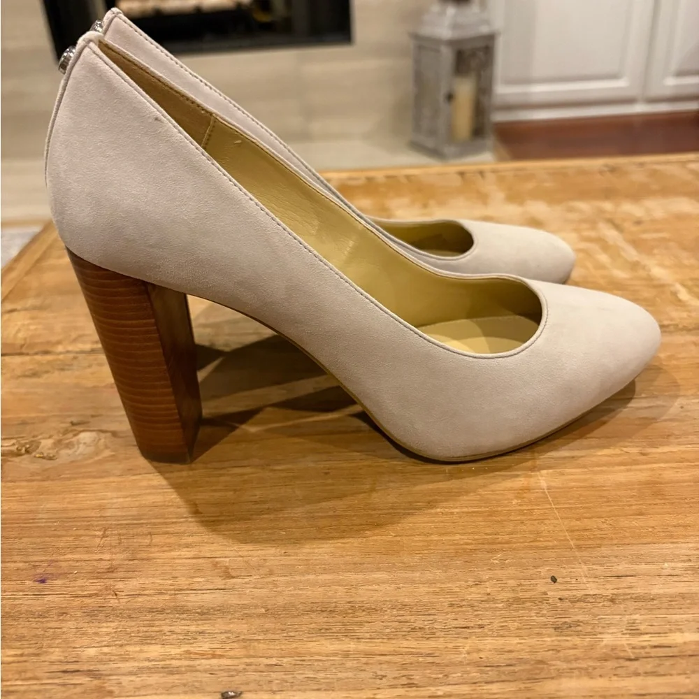 NWOB Michael Kors suede 3.5 inch wood High Heels women’s size 7. Never worn. - Picture 4 of 7